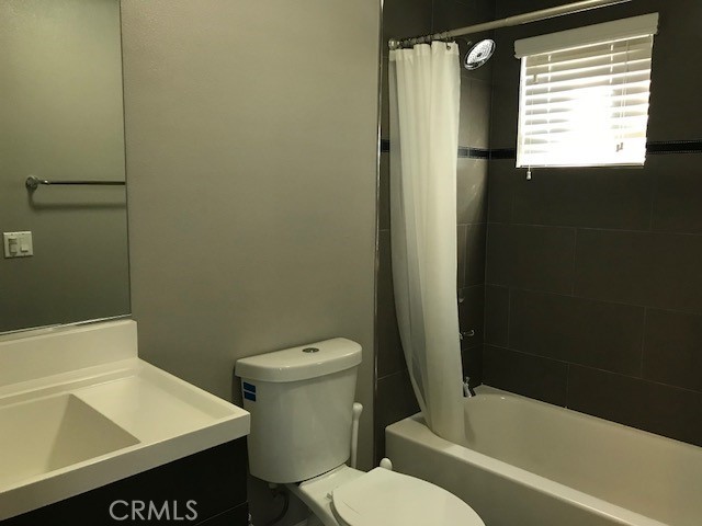 Detail Gallery Image 13 of 16 For 728 N Atlantic Bld #B,  Alhambra,  CA 91801 - 2 Beds | 2/1 Baths