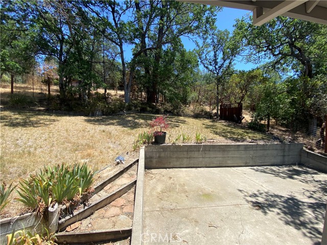 19232 N Shore Court, Hidden Valley Lake CA: https://media.crmls.org/medias/a5a52eea-d2e1-4f1a-b556-1cda10094b6e.jpg
