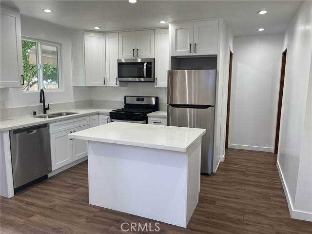 Detail Gallery Image 4 of 11 For 10053 Babbitt Ave, Northridge,  CA 91325 - 1 Beds | 1 Baths