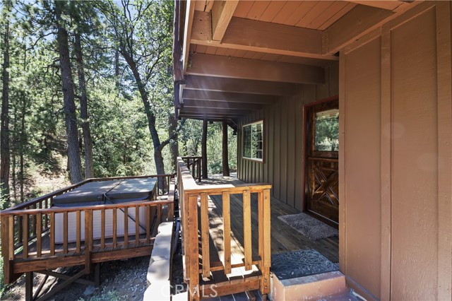 1212 S Minton Avenue, Big Bear City CA: https://media.crmls.org/medias/a5a6abee-291e-4e1d-affd-408f41b648ec.jpg