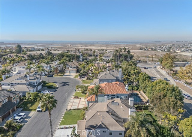 Detail Gallery Image 13 of 13 For 6581 Silverspur Ln, Huntington Beach,  CA 92648 - 5 Beds | 3/1 Baths