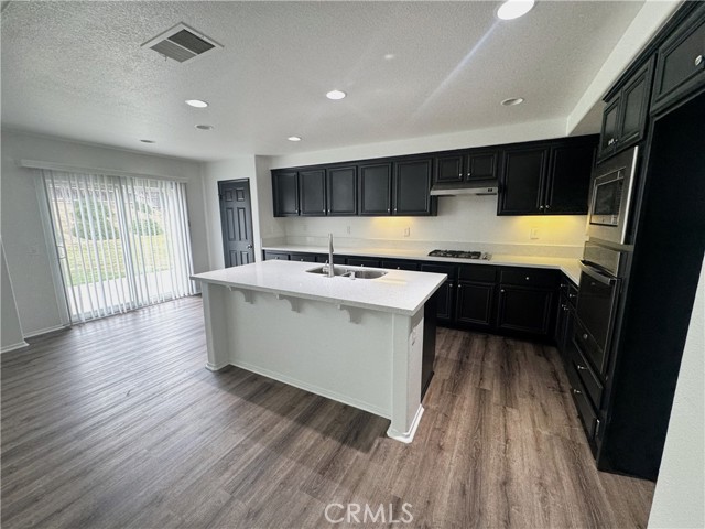 Detail Gallery Image 7 of 28 For 33793 Salvia Ln, Murrieta,  CA 92563 - 3 Beds | 3 Baths