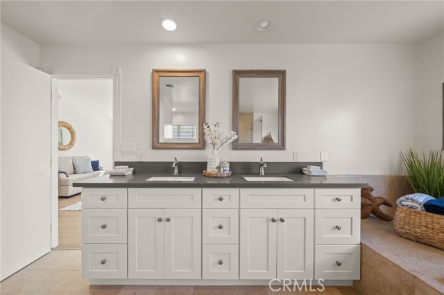 Detail Gallery Image 28 of 60 For 204 N Prospect #B,  Redondo Beach,  CA 90277 - 4 Beds | 3 Baths