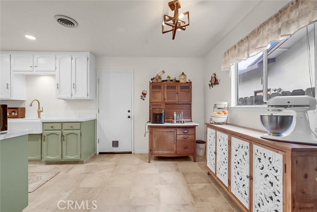 Detail Gallery Image 6 of 22 For 1213 E a, Oakdale,  CA 95361 - 3 Beds | 2 Baths