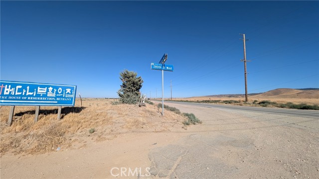 275 W Avenue B, Lancaster CA: https://media.crmls.org/medias/a5a94d7f-5a45-4488-8dc2-bdf959f647b9.jpg