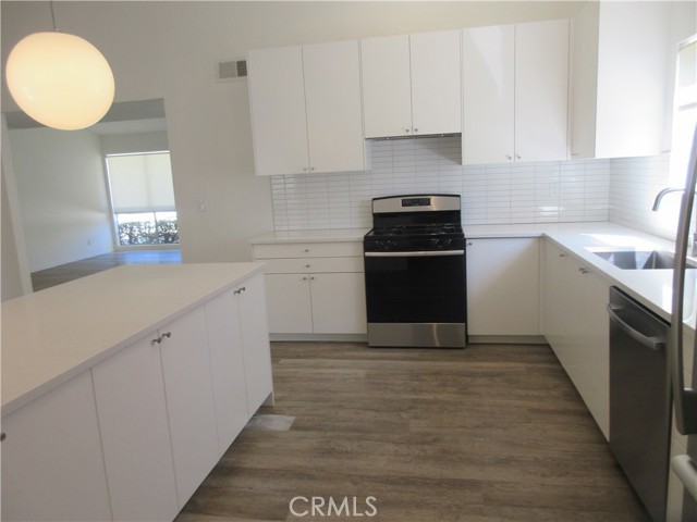 24300 Hatteras Street photo 7