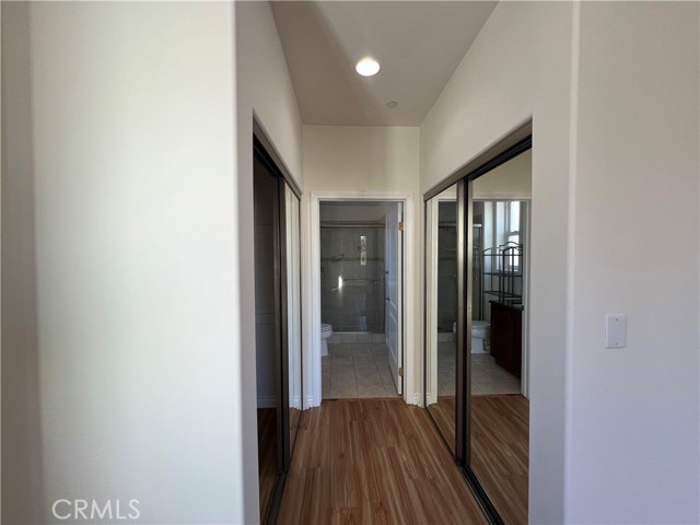 Detail Gallery Image 7 of 12 For 630 E Olive Ave #301,  Burbank,  CA 91501 - 2 Beds | 2 Baths