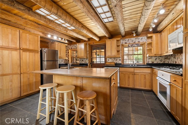 Detail Gallery Image 6 of 15 For 2801 Arctic Dr, –,  CA 93222 - 4 Beds | 3 Baths