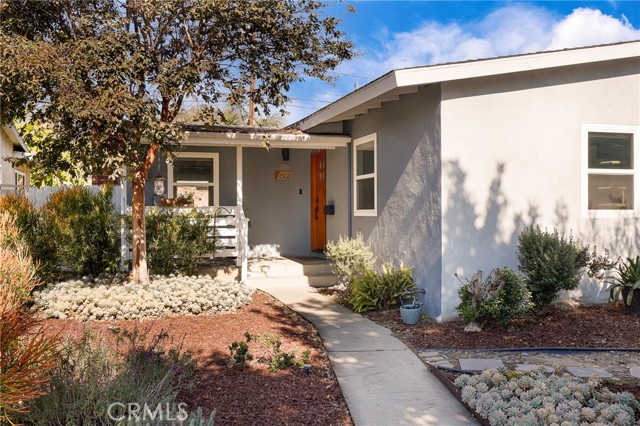 Detail Gallery Image 2 of 41 For 6121 E Birkdale St, Long Beach,  CA 90815 - 3 Beds | 2 Baths