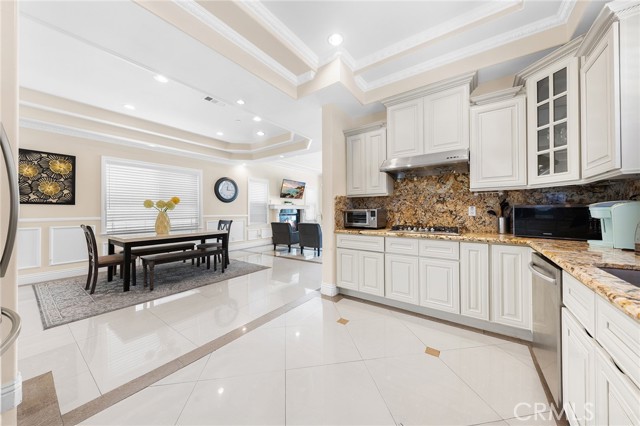 608 N Huntington Avenue, Monterey Park CA: https://media.crmls.org/medias/a5ac037a-6912-4fa5-9c43-0ce11f2b73ec.jpg