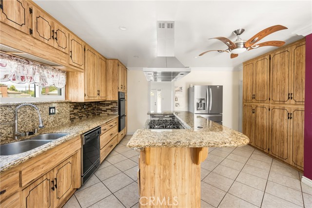 2775 Wetherly Avenue, Long Beach CA: https://media.crmls.org/medias/a5acf589-28c0-4613-8af6-b5cb94fb36f7.jpg
