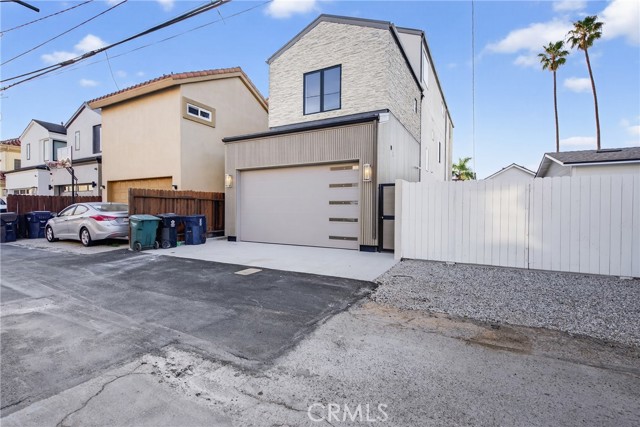 Detail Gallery Image 23 of 58 For 520 11th St, Huntington Beach,  CA 92648 - 3 Beds | 3/1 Baths