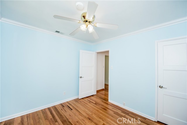 Image 13 of 43 For 5229 Walkerton Street