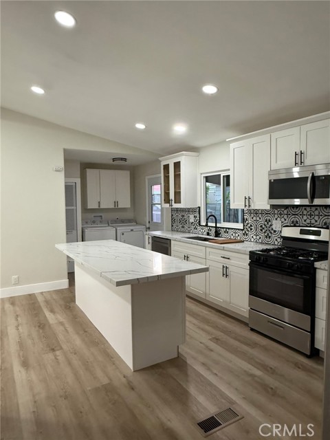 Detail Gallery Image 8 of 23 For 215 S Sullivan Ln #220,  Santa Ana,  CA 92704 - 4 Beds | 2 Baths