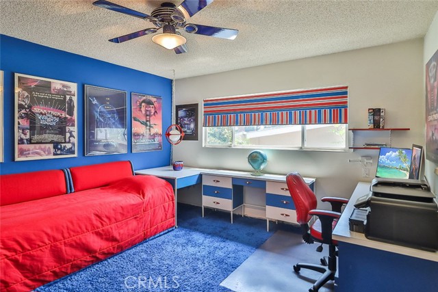 17313 Citronia Street, Northridge CA: https://media.crmls.org/medias/a5af7dba-0e70-420e-aeaf-71172e9f4f15.jpg