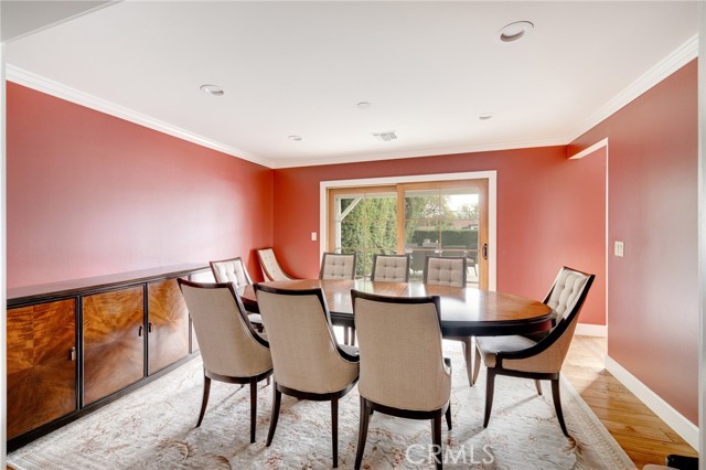 Detail Gallery Image 8 of 46 For 222 W Kenneth, Glendale,  CA 91202 - 4 Beds | 4 Baths