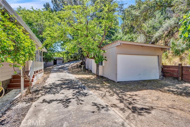11990 North Drive, Clearlake CA: https://media.crmls.org/medias/a5aff368-e2ea-4907-b3c6-c6b2a47ed93c.jpg