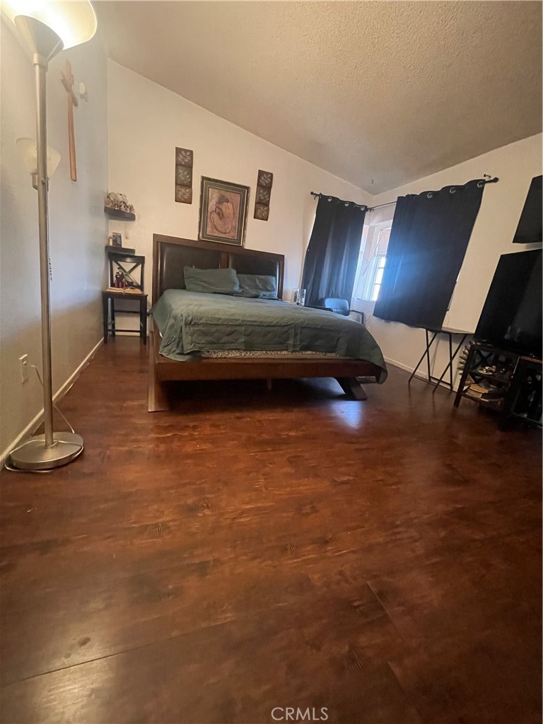 https://media.crmls.org/medias/a5b08d25-895b-42f2-9b46-0a908123dd8a.jpg?preset=X-Large