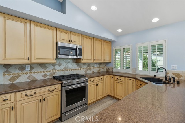 Detail Gallery Image 14 of 34 For 25382 Blackthorne Dr, Murrieta,  CA 92563 - 3 Beds | 2 Baths
