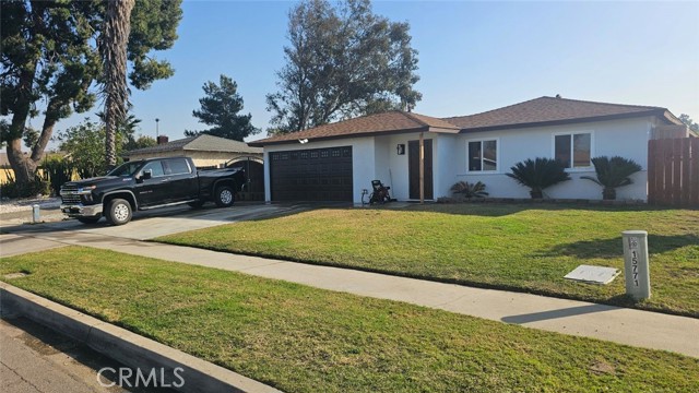 Detail Gallery Image 1 of 22 For 15781 Athol, Fontana,  CA 92335 - 5 Beds | 2 Baths