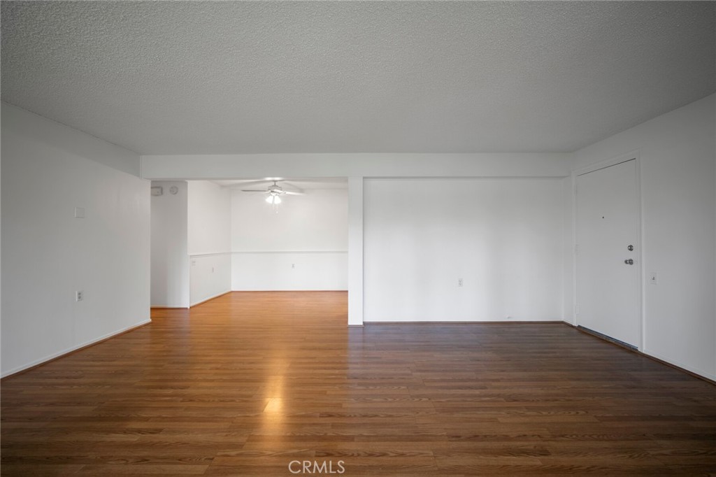 https://media.crmls.org/medias/a5b2193d-17d7-4718-90e1-8b3d13e1818b.jpg?preset=X-Large