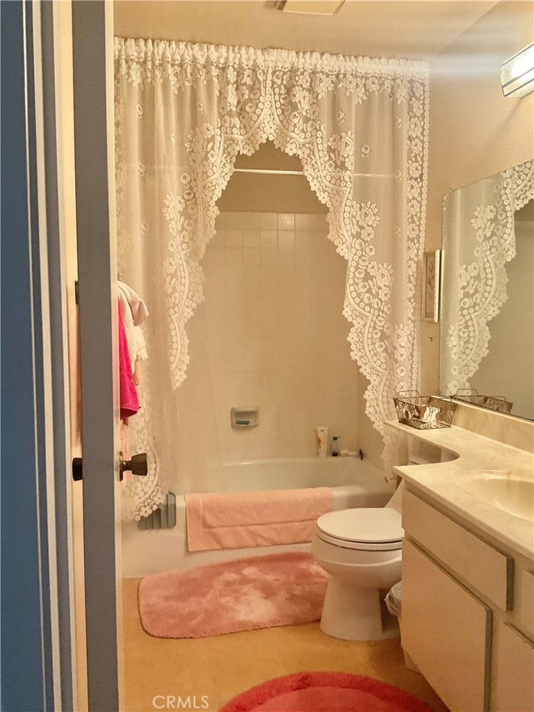 https://media.crmls.org/medias/a5b335d1-eea4-474a-a843-da7e104f1f85.jpg?preset=X-Large