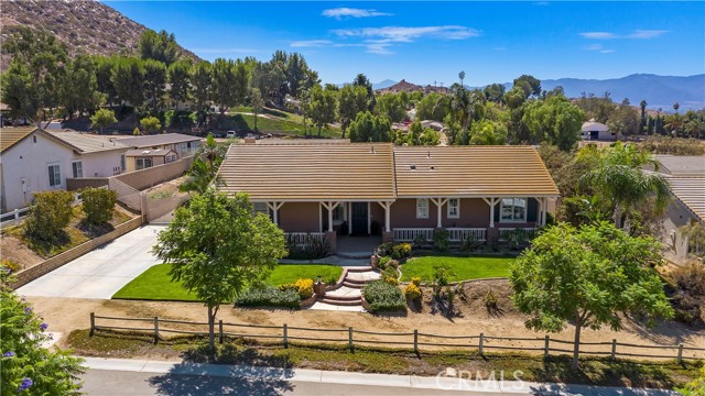 708 Walking Horse Ranch Dr, Norco, CA 92860