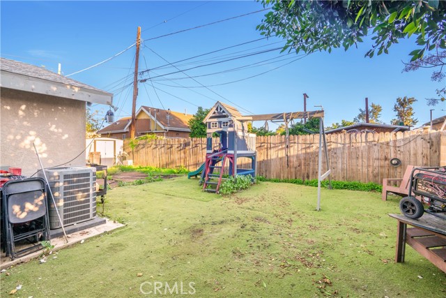 Detail Gallery Image 17 of 26 For 11936 Neenach, Sun Valley,  CA 91352 - 6 Beds | 3 Baths