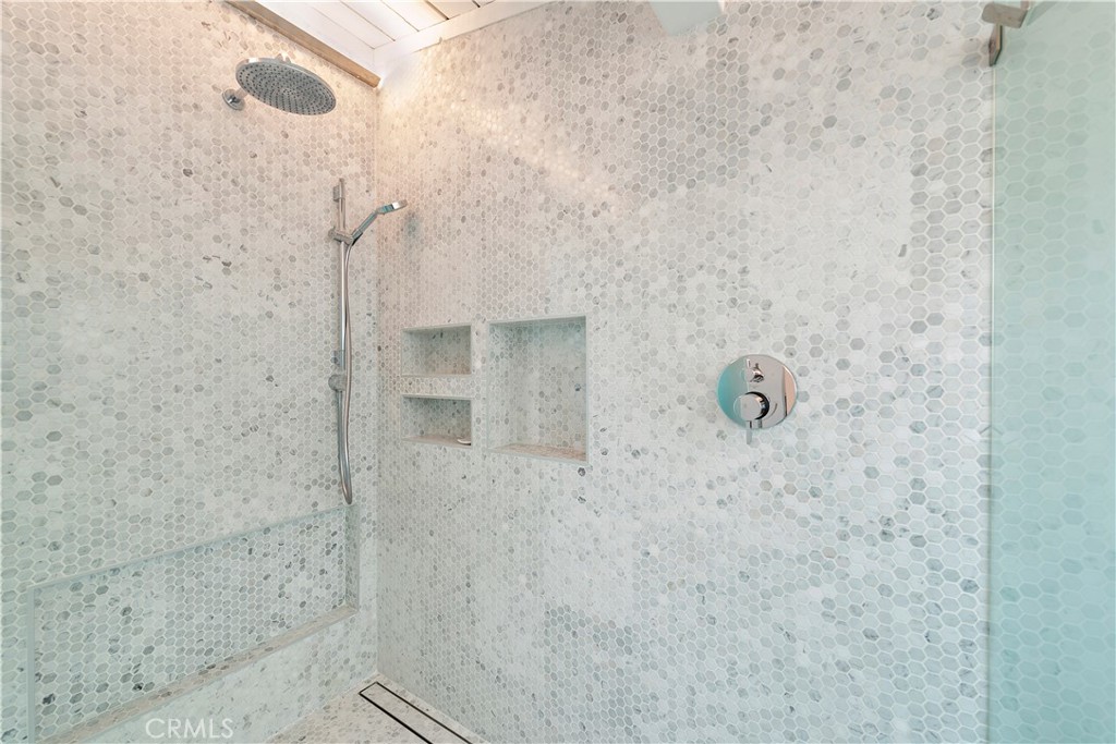 https://media.crmls.org/medias/a5b40690-bd6f-402a-92c4-760c6fc17c91.jpg?preset=X-Large
