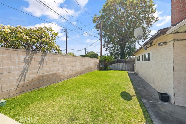 16409 Amber Valley Drive, Whittier CA: https://media.crmls.org/medias/a5b41b8a-0260-4944-bb60-2a675c2fa370.jpg