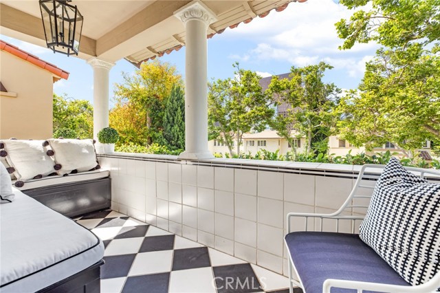 580 S Sweetzer Ave, Los Angeles CA: https://media.crmls.org/medias/a5b46a94-b46c-47f4-9b16-c57517fcfdc9.jpg