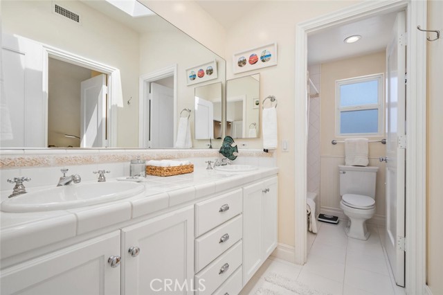 Secondary Jack/Jill bath