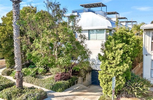 1035 19th Street, Santa Monica CA: https://media.crmls.org/medias/a5b544f3-9531-4f75-a3d6-5addfd5c34af.jpg