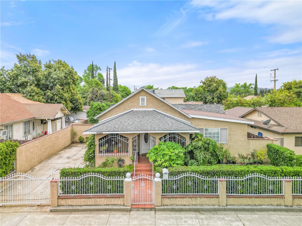 1040 W 3rd Street