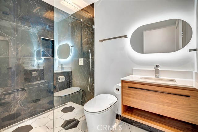 Detail Gallery Image 16 of 22 For 6721 Rhea, Reseda,  CA 91335 - 2 Beds | 2 Baths