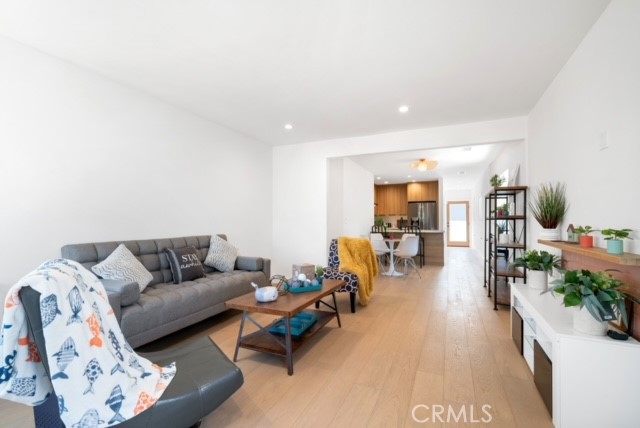 2672 Newell Street, Los Angeles CA: https://media.crmls.org/medias/a5b77ff6-2941-4628-addd-77196d4d9330.jpg