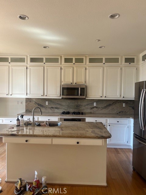 Detail Gallery Image 2 of 10 For 10040 Meritage Ct, Sun Valley,  CA 91352 - 4 Beds | 3 Baths