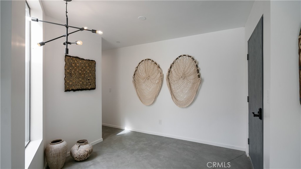 https://media.crmls.org/medias/a5b8695b-4814-4ce6-84b6-70035c2b1499.jpg?preset=X-Large