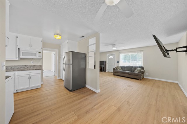 Detail Gallery Image 4 of 18 For 34350 Cedar Ave, Yucaipa,  CA 92399 - 2 Beds | 1 Baths