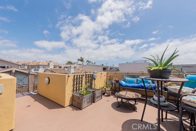 110 Francisca Avenue, Redondo Beach, California 90277, 3 Bedrooms Bedrooms, ,3 BathroomsBathrooms,Residential,Sold,Francisca,SR23077950