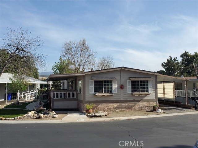 Detail Gallery Image 3 of 23 For 21204 Seepwillow Way, Canyon Country,  CA 91351 - 2 Beds | 2 Baths