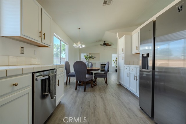 Detail Gallery Image 13 of 38 For 3918 Parkside Ct, Rosamond,  CA 93560 - 4 Beds | 2 Baths