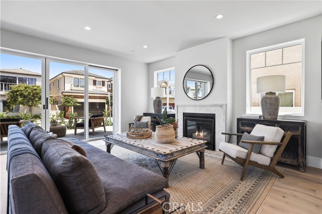 825 W Bay Avenue, Newport Beach CA: https://media.crmls.org/medias/a5bad4f5-141b-40f9-853d-168051d0df83.jpg