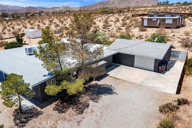 62171 Campanula Street, Joshua Tree CA: https://media.crmls.org/medias/a5bb084f-cf07-44b3-bc35-5b6dd9e2dbf1.jpg
