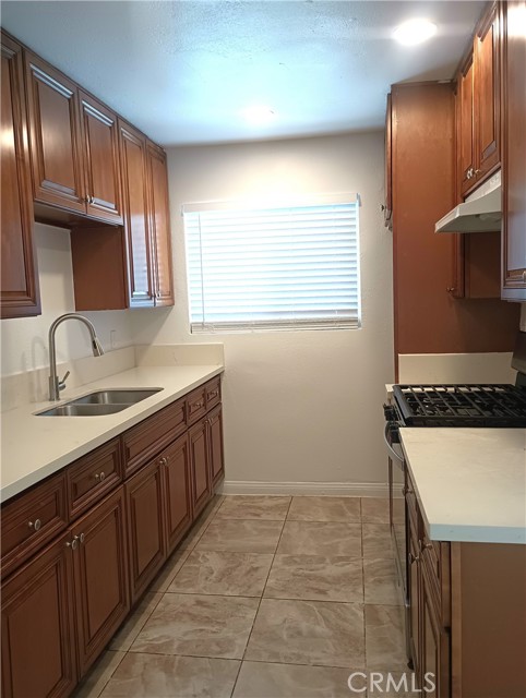 648 Abbey Lane, Pomona CA: https://media.crmls.org/medias/a5bb8ddb-5fdc-424e-8a53-b7a8a2cf1353.jpg