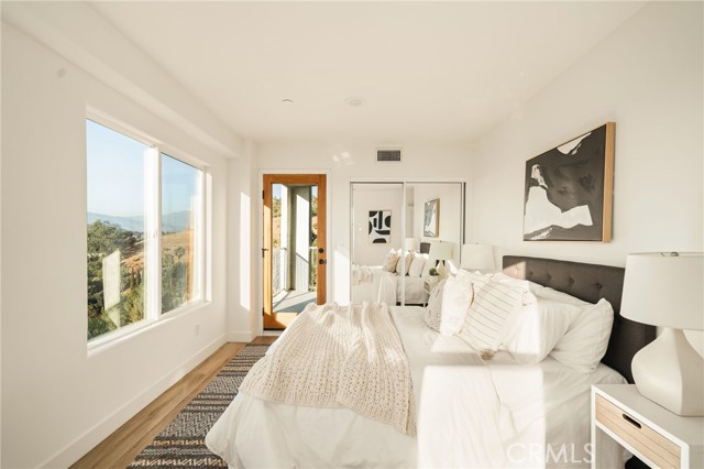 Detail Gallery Image 20 of 32 For 2397 Yorkshire Dr, Los Angeles,  CA 90065 - 3 Beds | 2/1 Baths