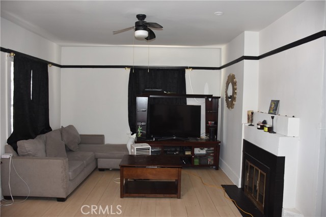 5318 Irvington Place, Los Angeles CA: https://media.crmls.org/medias/a5bc3bb6-d395-4b83-a358-418c777f2e14.jpg