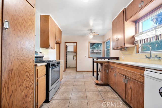 Detail Gallery Image 9 of 35 For 7725 Owensmouth, Canoga Park,  CA 91304 - 3 Beds | 2 Baths