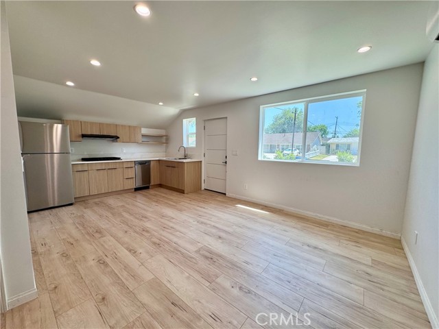 Detail Gallery Image 2 of 16 For 22301 1/2 Marlin Pl, Canoga Park,  CA 91303 - 1 Beds | 1 Baths