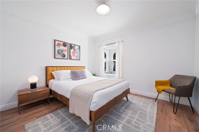 241 E 57th Street, Long Beach CA: https://media.crmls.org/medias/a5bedb6e-b3e3-47af-b1e1-c6dd4a1dcba7.jpg